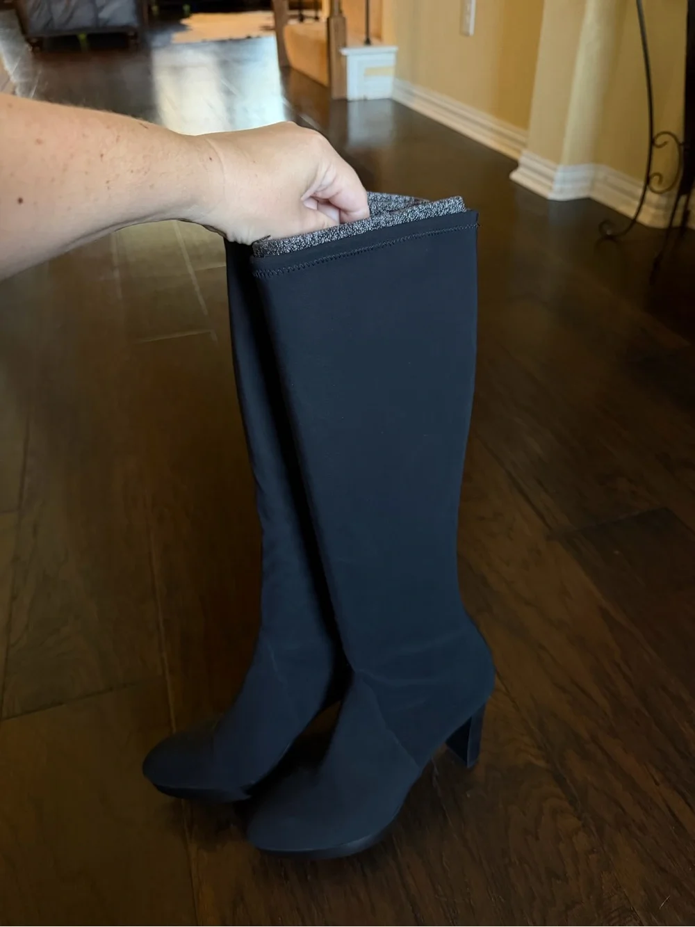 Donald Pliner Enisa Platform Black Tall Stretch 3.5
